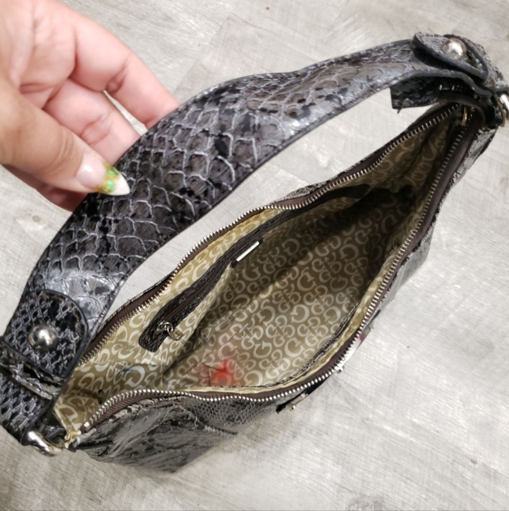 Guess Snakeskin Print Medium Size Purse in Grey & Black - Picture 11 of 14